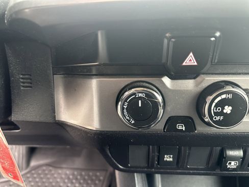 Used 2019 Toyota Tacoma SR5 image 14