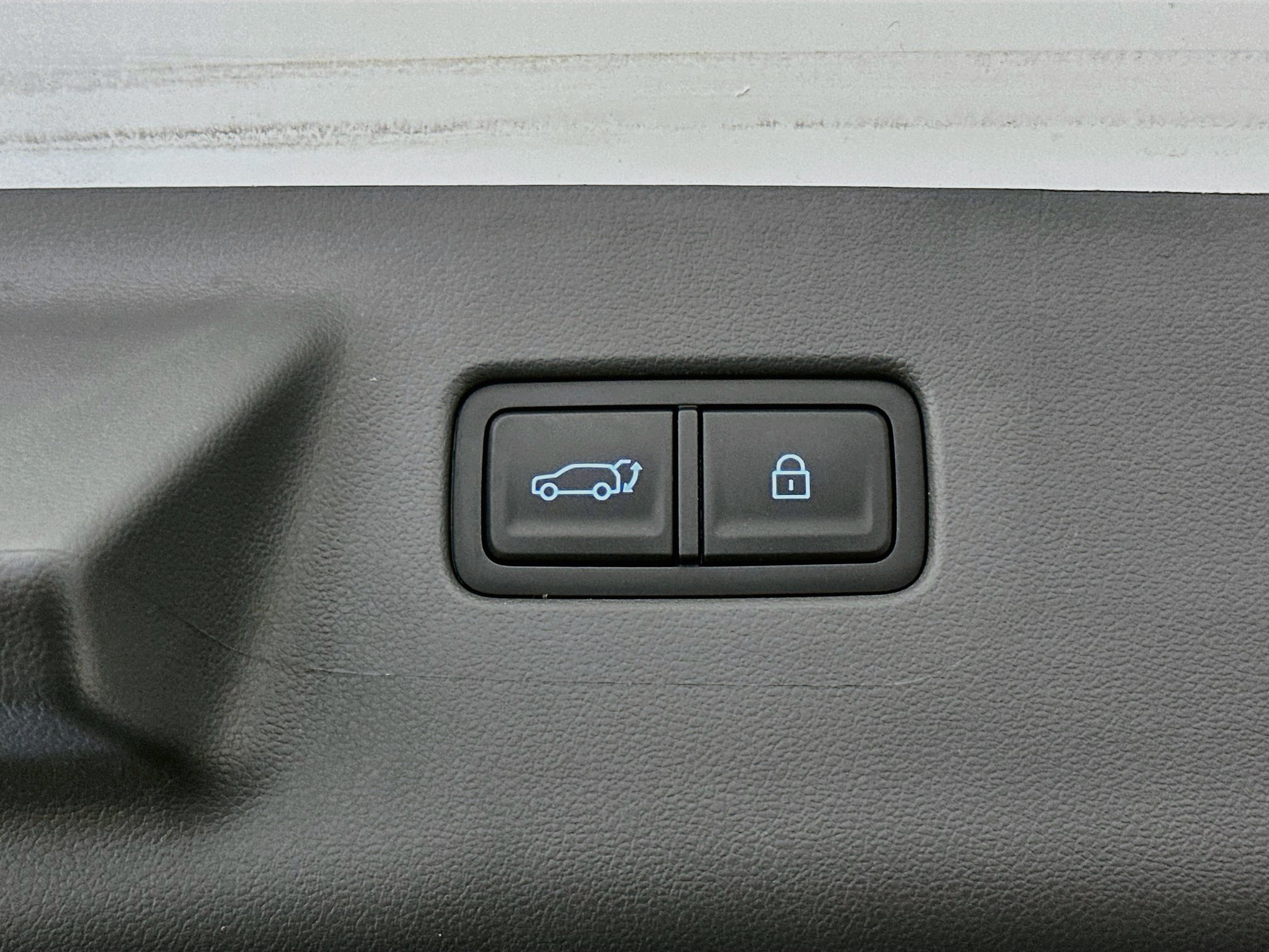Used 2025 Hyundai Santa Fe Limited AWD/4WD image 33
