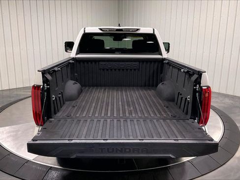 Used 2022 Toyota Tundra SR5 w/ SR5 Convenience Package AWD/4WD image 39