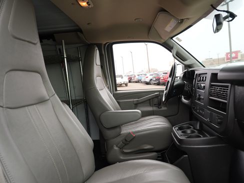 Used 2023 GMC Savana 2500 w/ Driver Convenience Package image 14