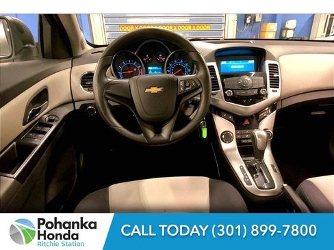 Used 2014 Chevrolet Cruze LS image 4