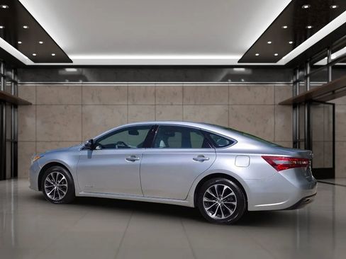 Used 2016 Toyota Avalon XLE Premium FWD image 3