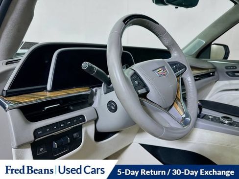 Used 2022 Cadillac Escalade Premium Luxury Platinum AWD/4WD image 13