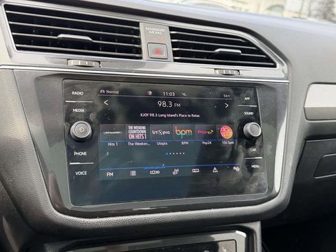 Used 2022 Volkswagen Tiguan SE w/ Panoramic Sunroof Package image 26