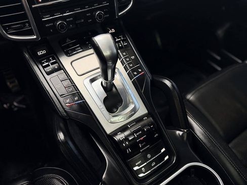 Used 2012 Porsche Cayenne Turbo AWD/4WD image 14