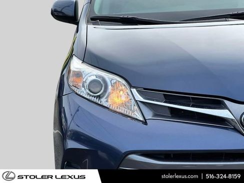 Used 2020 Toyota Sienna XLE image 9