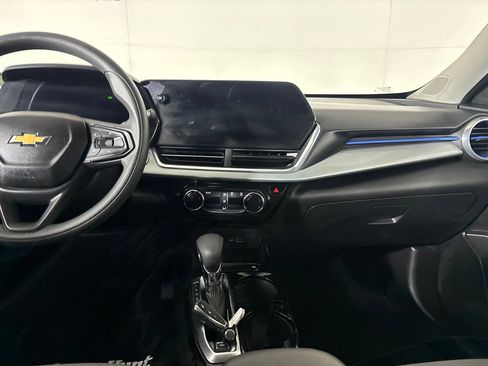 Used 2024 Chevrolet Trax LT FWD image 23