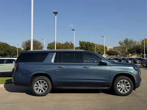 New 2026 Chevrolet Suburban Premier image 3