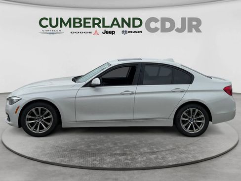 Used 2017 BMW 320i xDrive Sedan AWD/4WD image 3