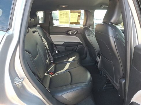 Used 2024 Jeep Compass Limited image 15