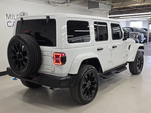 Used 2024 Jeep Wrangler Unlimited Sahara AWD/4WD image 22