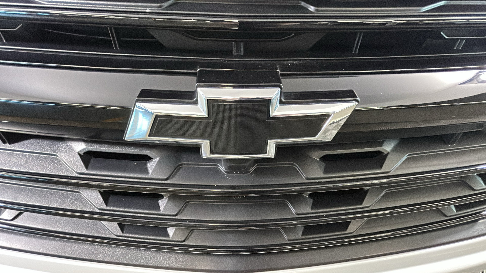 Used 2025 Chevrolet Traverse LT w/ Midnight/Sport Edition AWD/4WD image 10