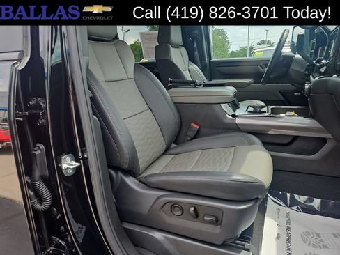 Certified 2025 Chevrolet Silverado 2500 ZR2 AWD/4WD image 28