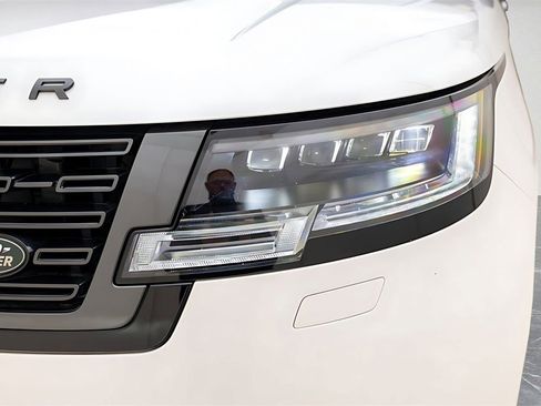 Used 2025 Land Rover Range Rover Autobiography image 8