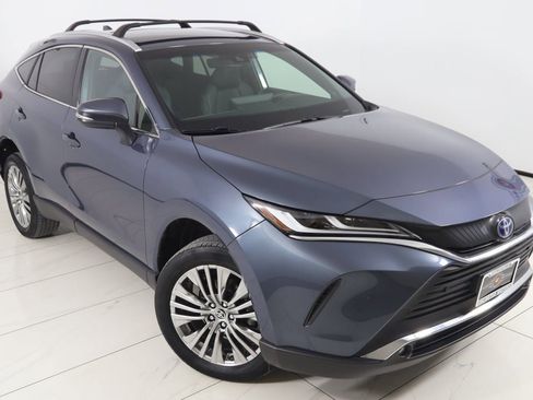 Used 2023 Toyota Venza XLE image 17