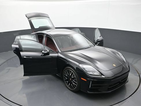 Certified 2025 Porsche Panamera 4 AWD/4WD image 33