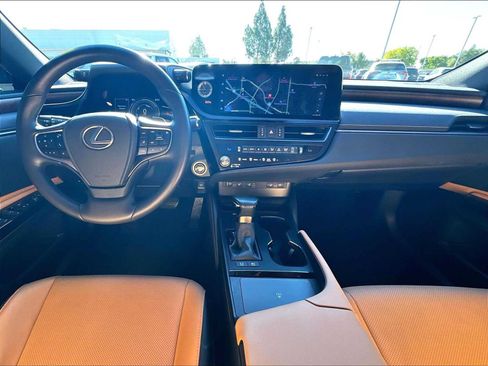 Used 2025 Lexus ES 300h w/ Premium Package FWD image 16