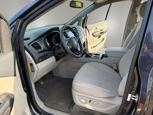 Used 2019 Kia Sedona LX FWD image 13