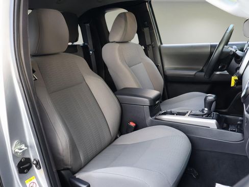 Used 2018 Toyota Tacoma SR5 image 18