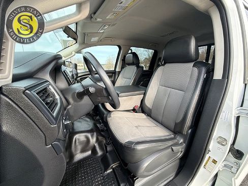 Used 2018 Nissan Titan S image 12