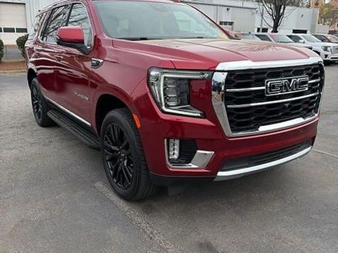 Certified 2024 GMC Yukon SLT w/ SLT Luxury Package image 3
