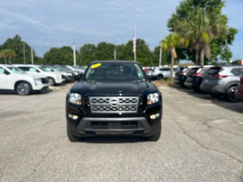 Used 2022 Nissan Frontier SV RWD image 2