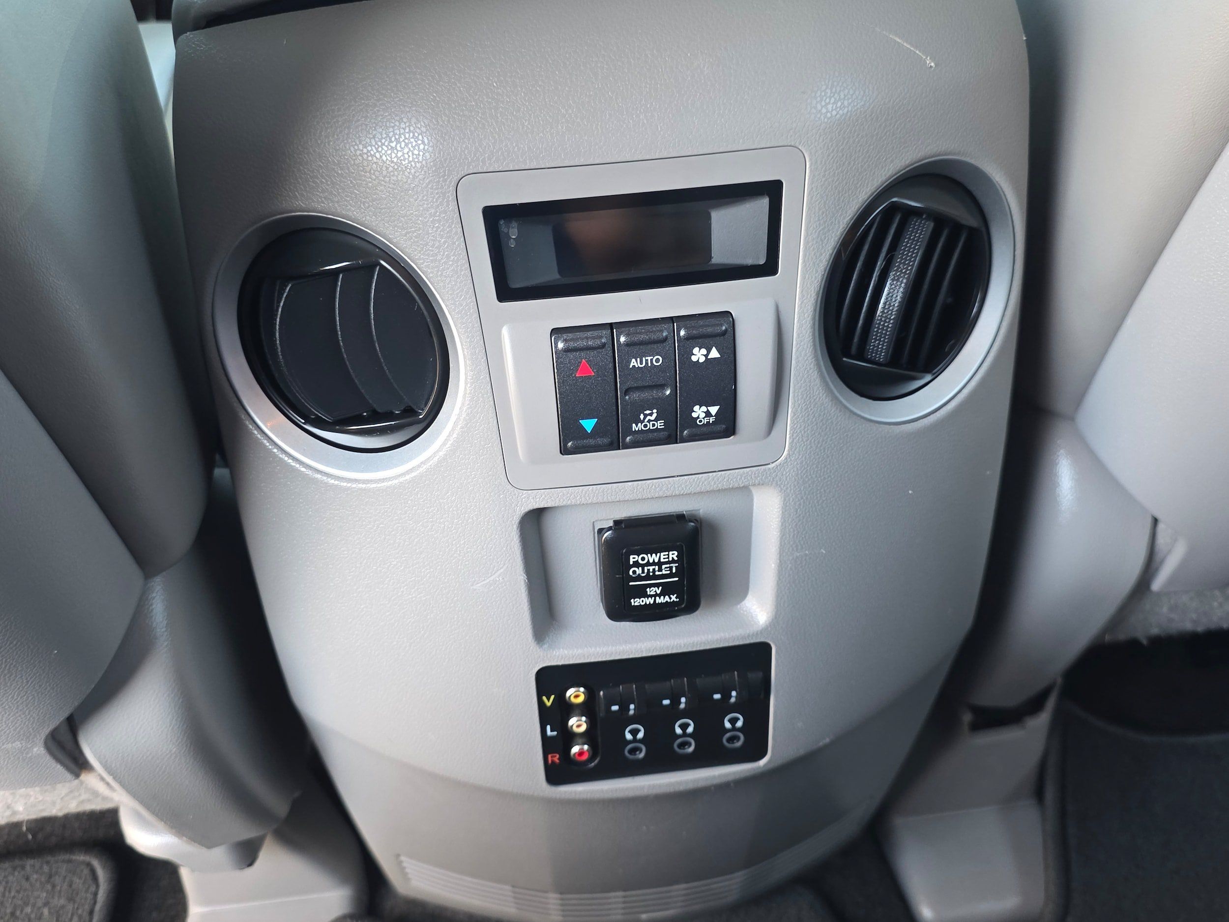Used 2011 Honda Pilot Touring image 24