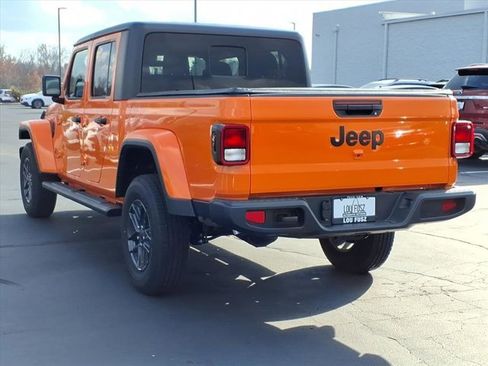New 2025 Jeep Gladiator Sport image 4