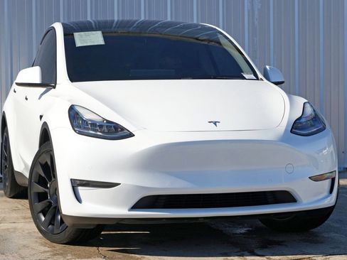 Used 2022 Tesla Model Y Long Range image 4
