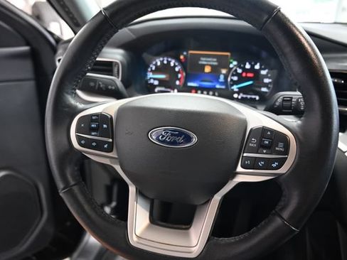 Used 2022 Ford Explorer XLT w/ Equipment Group 202A AWD/4WD image 26