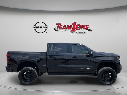 Used 2025 Chevrolet Silverado 1500 High Country w/ Midnight Edition AWD/4WD image 9