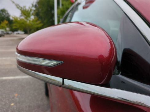 Used 2023 Genesis G70 2.0T image 12