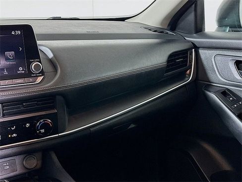 Used 2024 Nissan Rogue S image 22