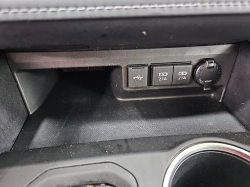 Used 2021 Toyota Highlander XLE image 21