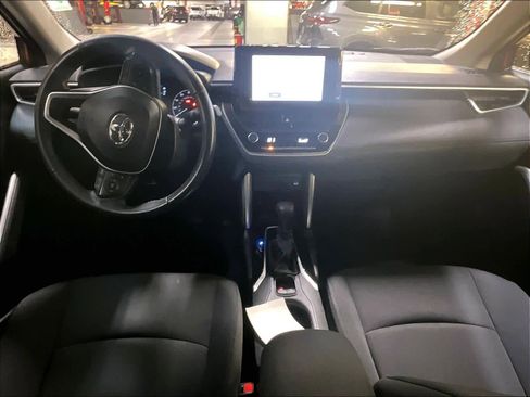 Used 2024 Toyota Corolla Cross LE image 21