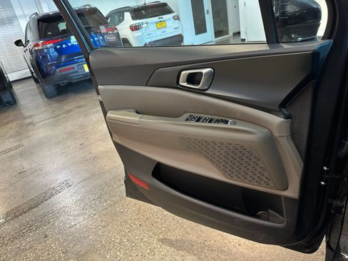 Used 2026 Kia Carnival FWD image 18