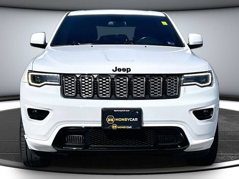Used 2021 Jeep Grand Cherokee Laredo X AWD/4WD image 2