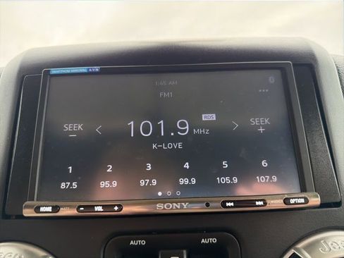 Used 2018 Jeep Wrangler Unlimited Sahara image 22