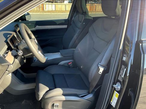 New 2025 Volvo EX90 Plus w/ Protection Package Premier image 11