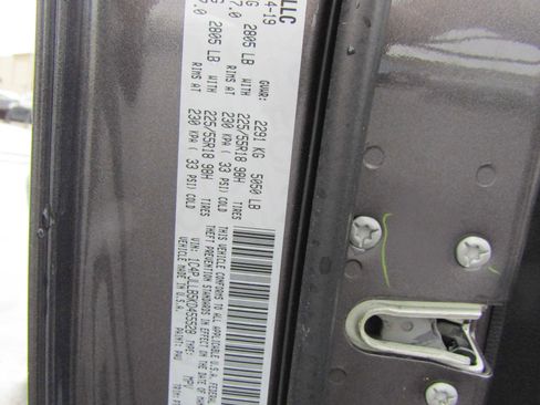 Used 2019 Jeep Cherokee Latitude Plus image 2