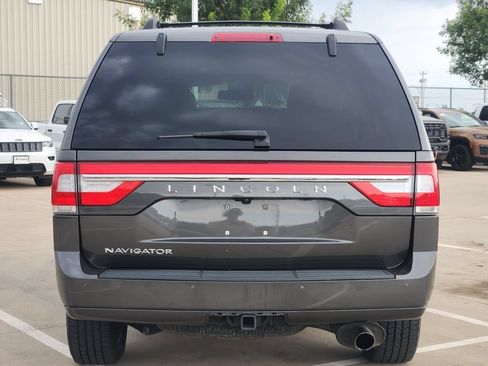 Used 2017 Lincoln Navigator Select RWD image 6