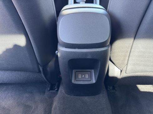 Used 2024 Hyundai Elantra SEL image 32