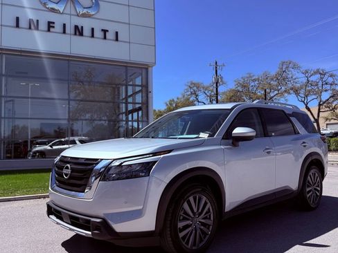 Used 2025 Nissan Pathfinder SL w/ SL Premium Package image 1