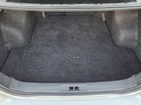 Used 2017 Nissan Altima 2.5 SR w/ LED Appearance Package image 11