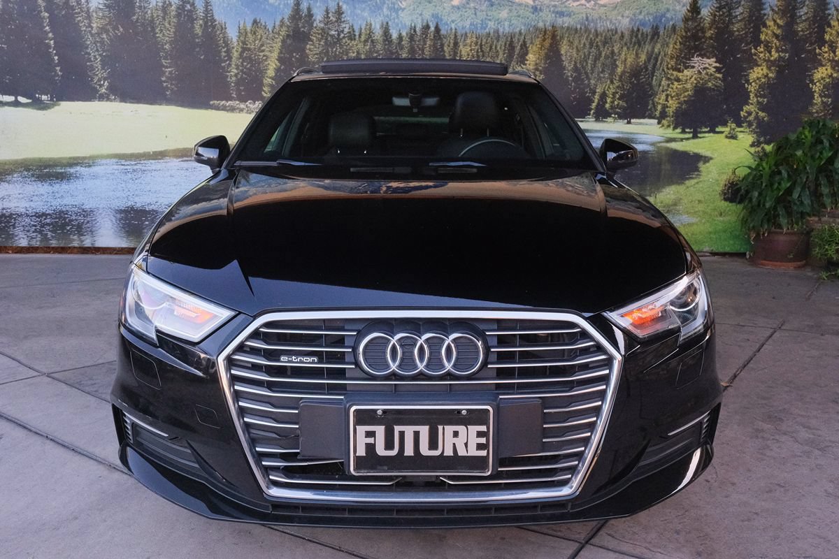 Used 2018 Audi A3 e-tron Premium FWD image 2
