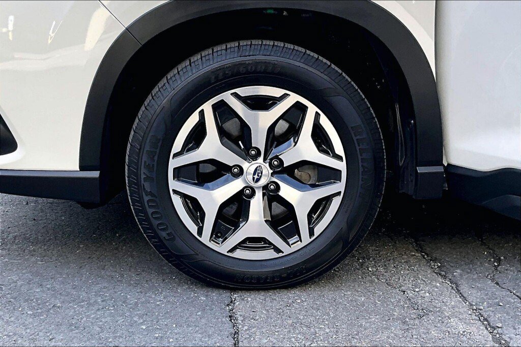 Certified 2024 Subaru Forester Premium AWD/4WD image 17