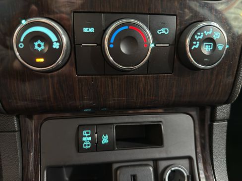 Used 2017 Chevrolet Traverse LT image 14