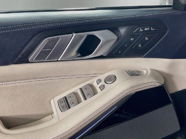 Used 2019 BMW X7 xDrive40i w/ Premium Package AWD/4WD image 19