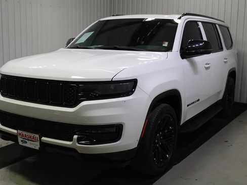 Used 2023 Jeep Wagoneer Series II image 3