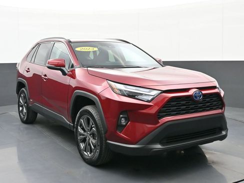 Used 2023 Toyota RAV4 XLE Premium image 1